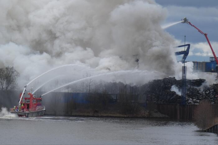 Zeer grote brand bij verschrotingsbedrijf