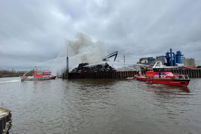 Zeer grote brand bij verschrotingsbedrijf