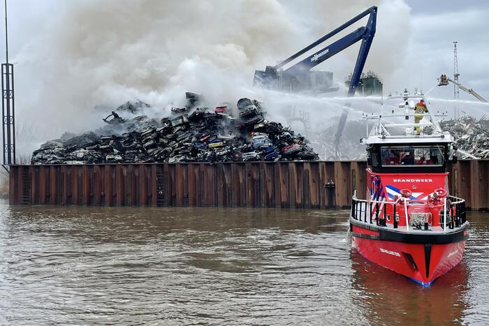 Zeer grote brand bij verschrotingsbedrijf
