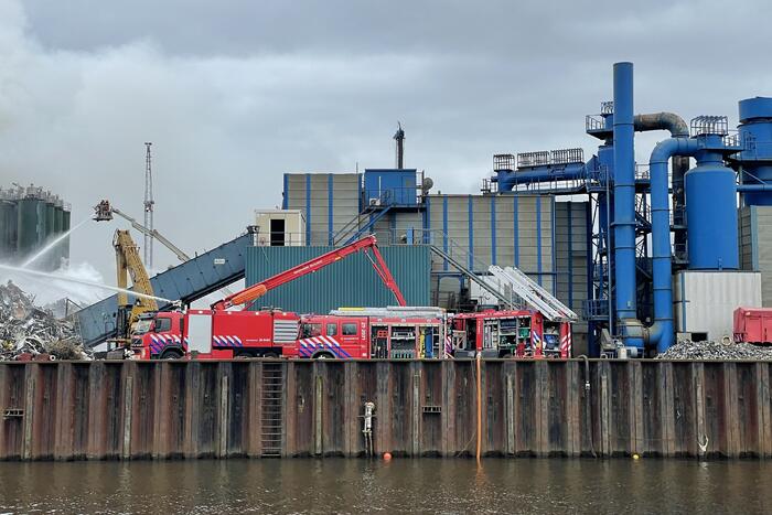 Zeer grote brand bij verschrotingsbedrijf