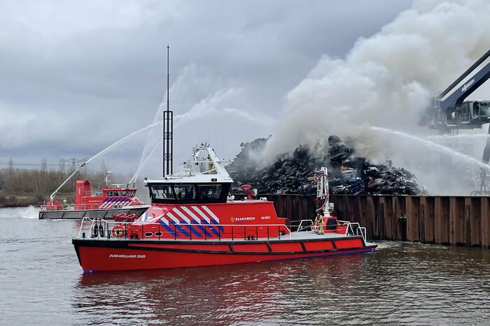 Zeer grote brand bij verschrotingsbedrijf