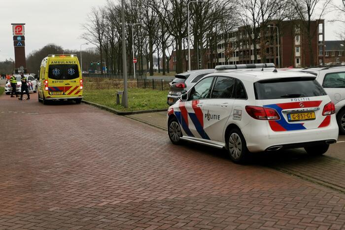 Scooterrijder en fietser botsen na inhaalmanoeuvre