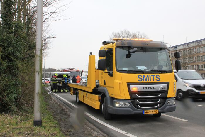 Brand in motorcompartiment van bestelbus