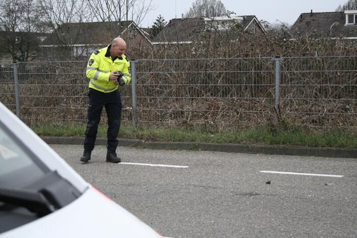 Enorme schade na ongeval tussen twee voertuigen