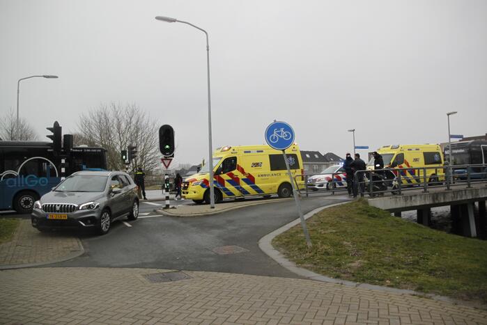 Scooterrijder gewond bij aanrijding met bus