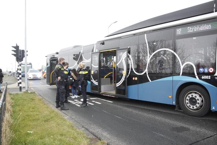 Scooterrijder gewond bij aanrijding met bus