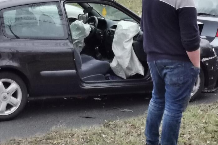 Drie auto's met elkaar in botsing