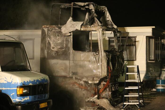 Vrachtwagencabine verwoest door brand