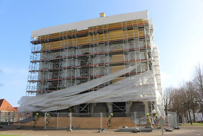 Bouwzeil Grote Kerk waaien weg