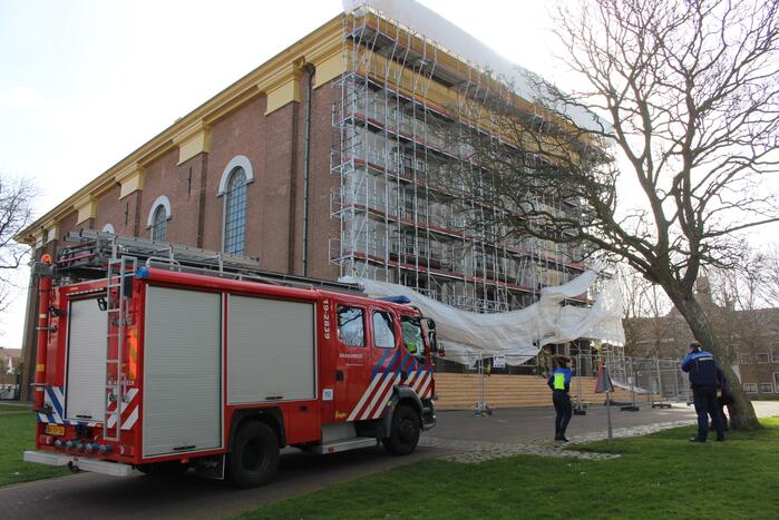 Bouwzeil Grote Kerk waaien weg