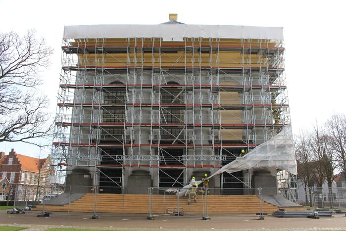 Bouwzeil Grote Kerk waaien weg