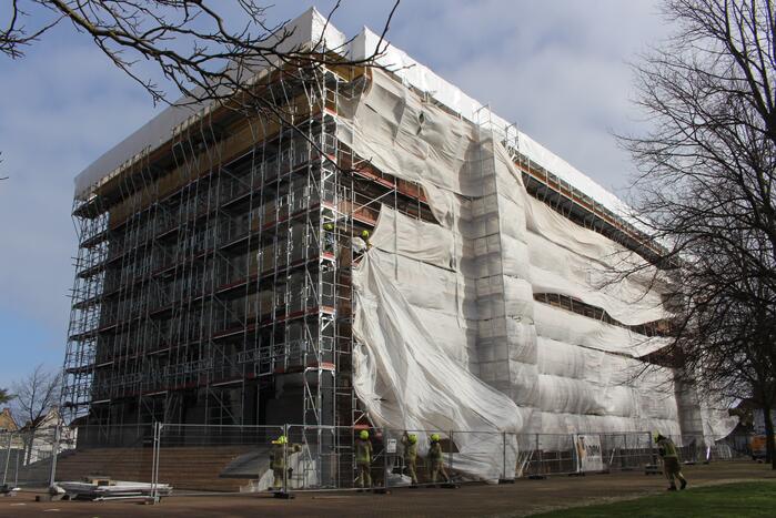 Bouwzeil Grote Kerk waaien weg