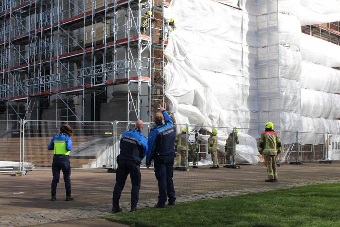 Bouwzeil Grote Kerk waaien weg