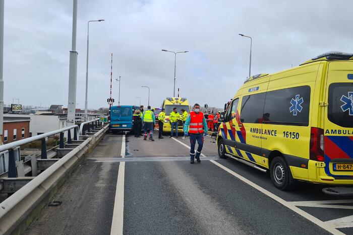 Ernstig ongeval op Coenecoopbrug