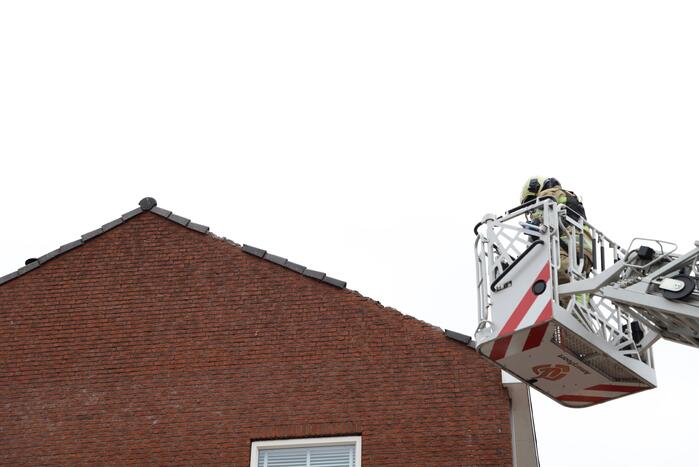 Dakpannen woning losgewaaid