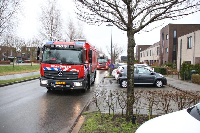 Dakdelen laten los door storm