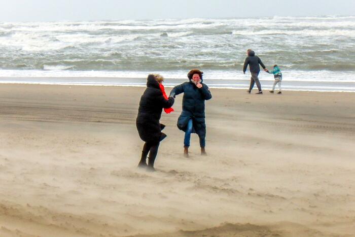 Genieten met windkracht negen aan zee