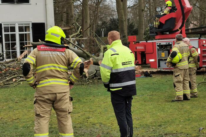 Dak flink beschadigd door de storm