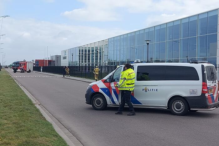 Dakplaat losgelaten door storm