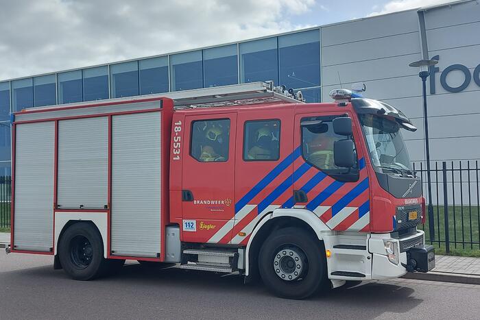 Dakplaat losgelaten door storm