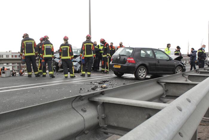Enorme schade bij frontale aanrijding