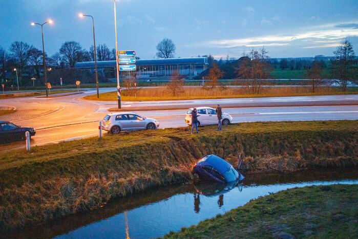 Auto raakt te water