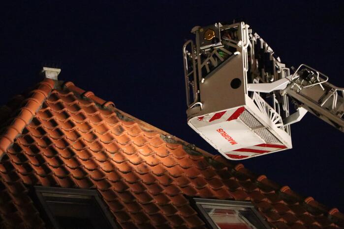 Dakpannen waaien van dak af
