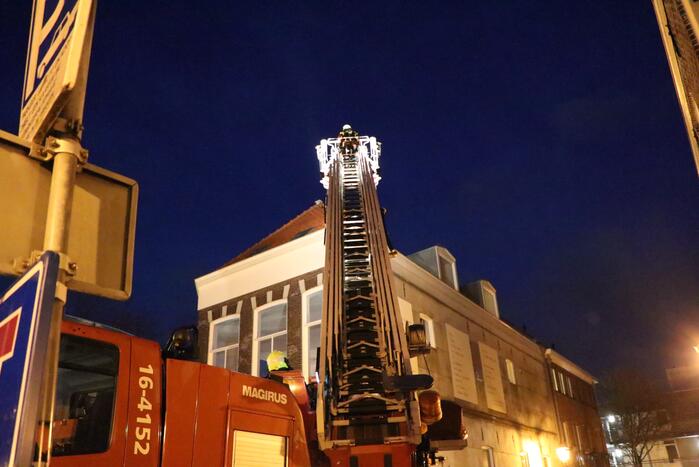 Dakpannen waaien van dak af