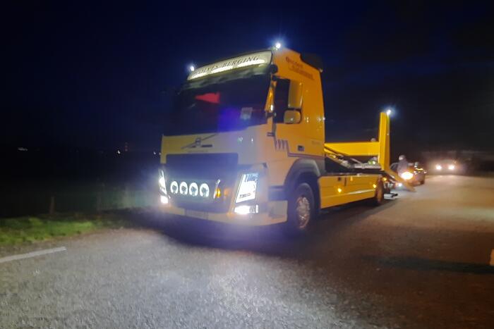 Brandweer doet controle na pechgeval met rokende motor