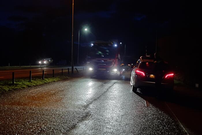 Brandweer doet controle na pechgeval met rokende motor