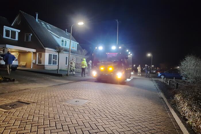 Brandweer doet onderzoek naar brand in schoorsteen