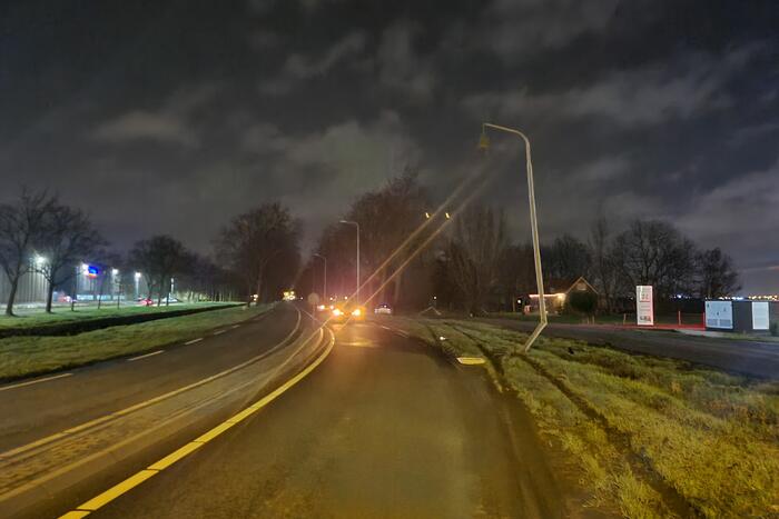 Bestuurder aangehouden na crash tegen boom