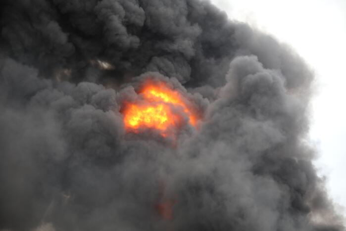 Grote brand bij autosloperij