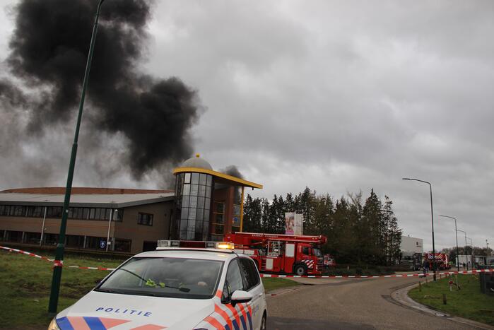 Grote brand bij autosloperij