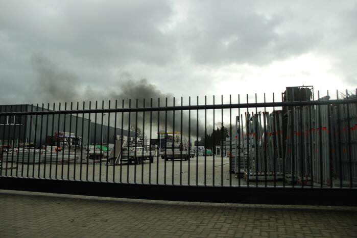 Grote brand bij autosloperij