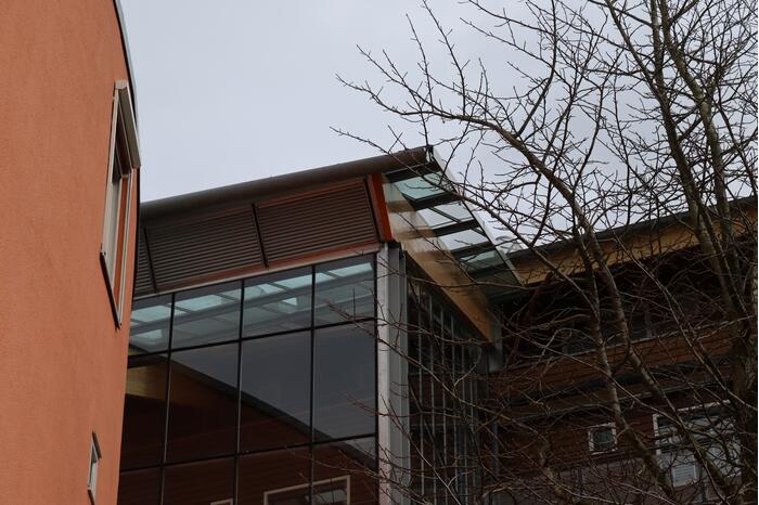 Loshangende regenpijp vastgezet door brandweer