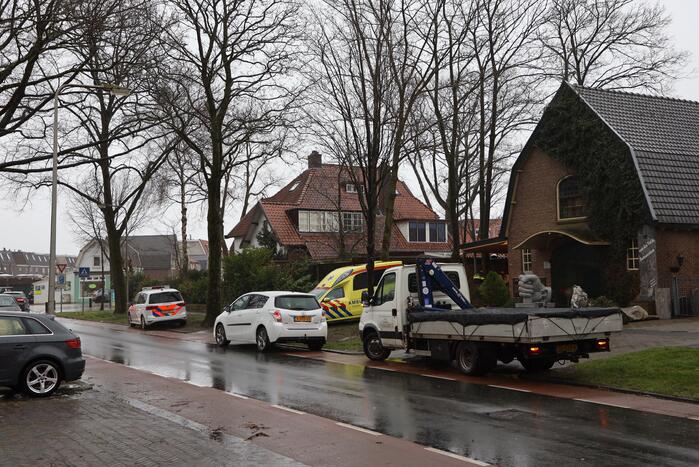 Scooter en bestelbus met elkaar in aanrijding