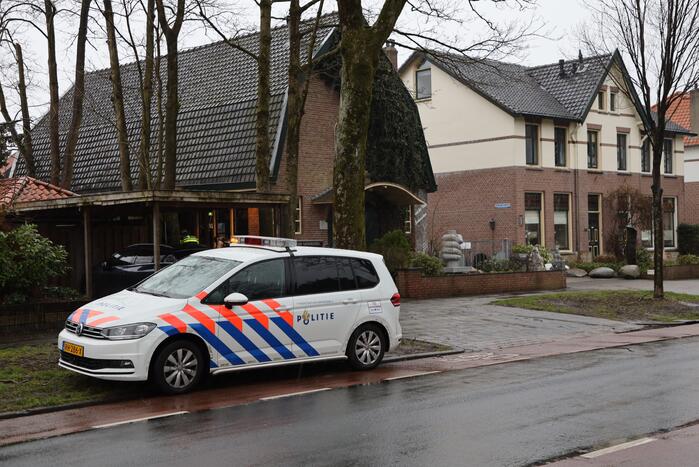 Scooter en bestelbus met elkaar in aanrijding