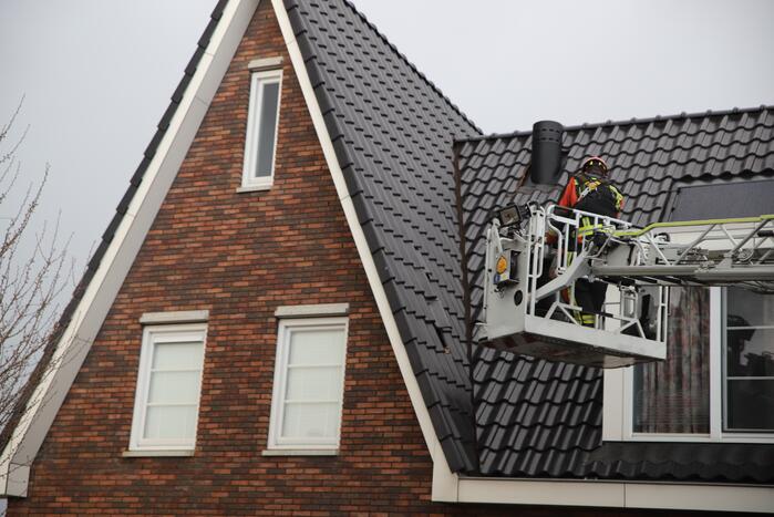 Losliggende dakpannen op woning