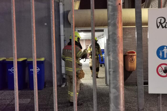 Brandweer verricht metingen na ammoniaklek in Riedel BV