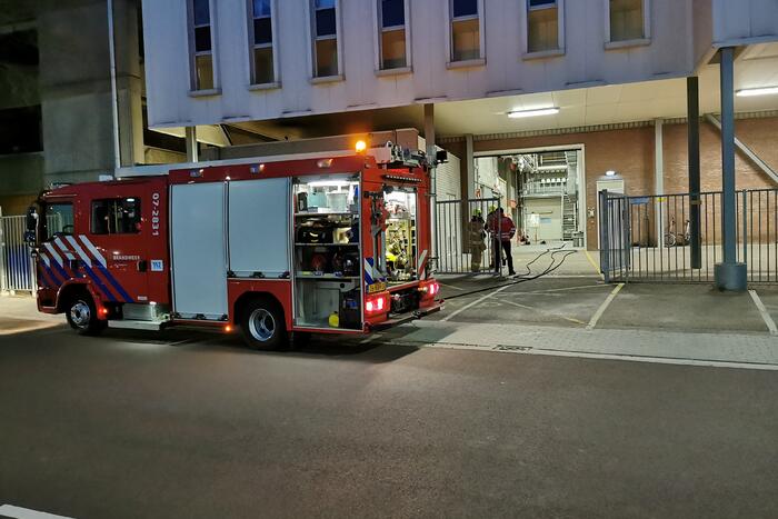 Brandweer verricht metingen na ammoniaklek in Riedel BV