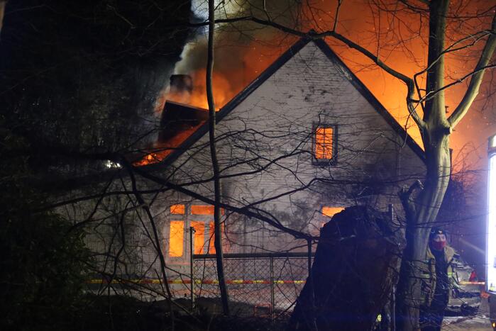 Woning verwoest door uitslaande brand