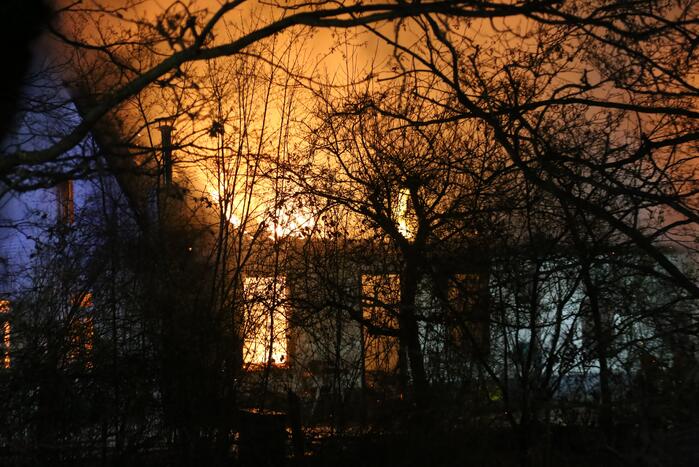 Woning verwoest door uitslaande brand