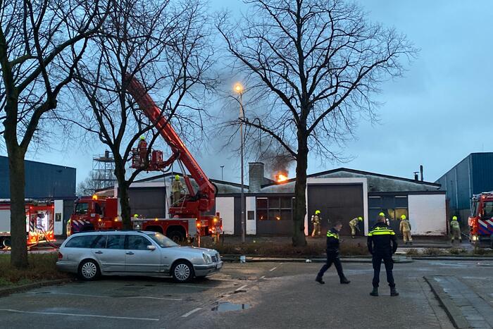 Uitslaande brand in leegstaand bedrijfspand