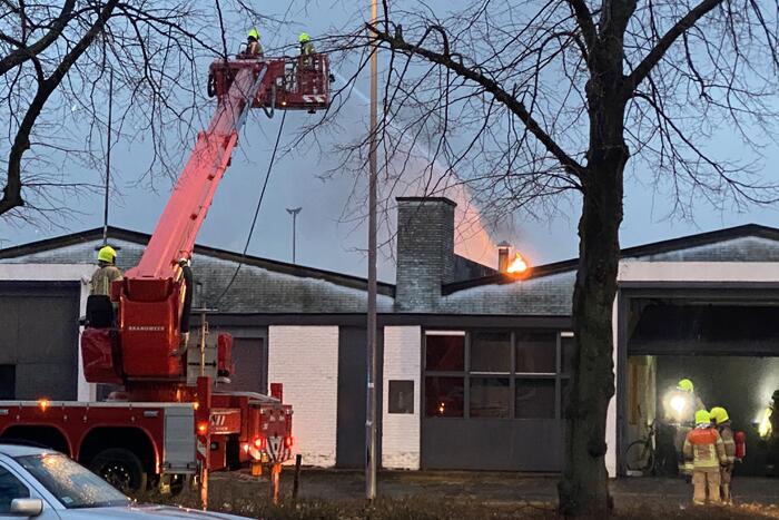 Uitslaande brand in leegstaand bedrijfspand