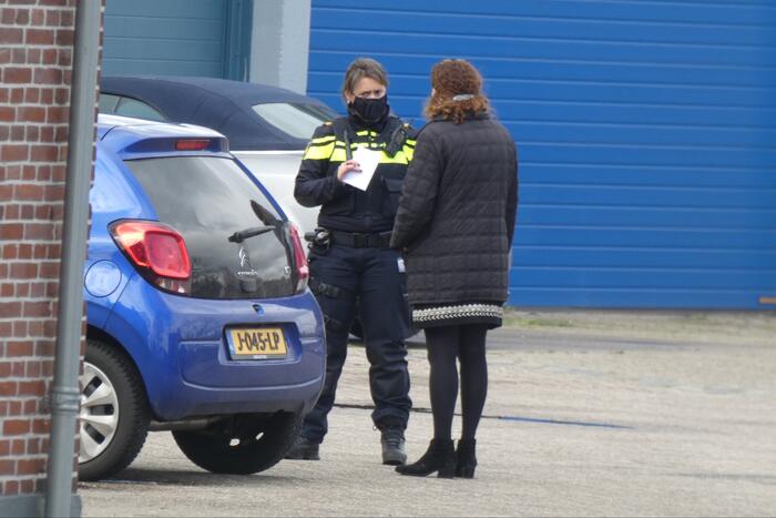 Overstekende fietser botst met auto