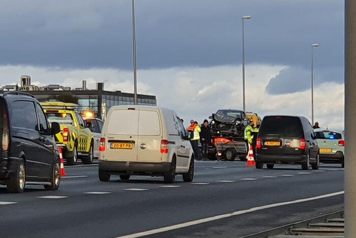 Snelweg dicht na ongeval met meerdere voertuigen