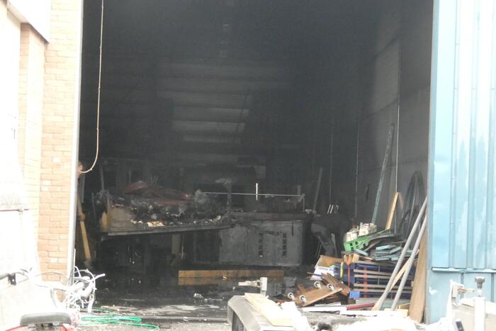 Oldtimers beschadigd door brand in loods