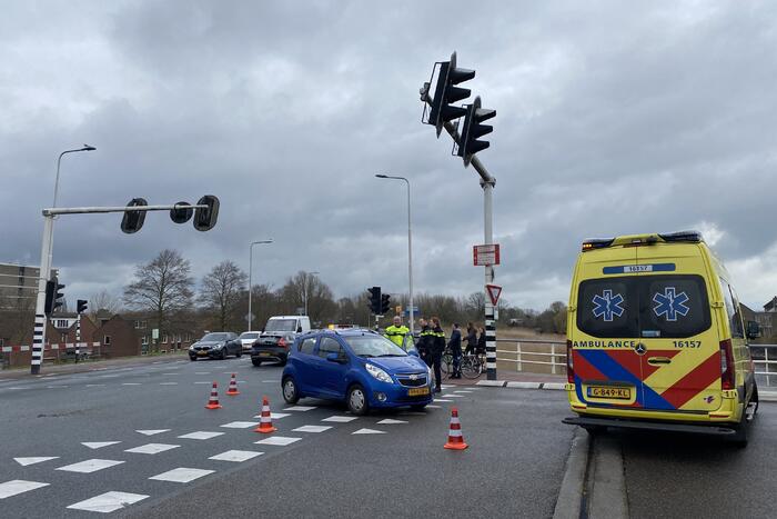 Foto-update: #Gouda Wielrenner gewond bij aanrijding Schoonhovenseweg Gouda.