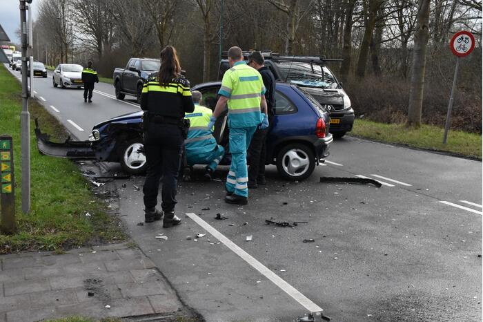 Persoon gewond bij botsing tussen twee voertuigen